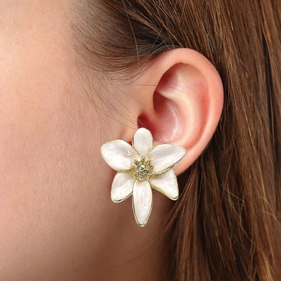 Boucles d'oreilles clous grandes fleurs blanches et dorées